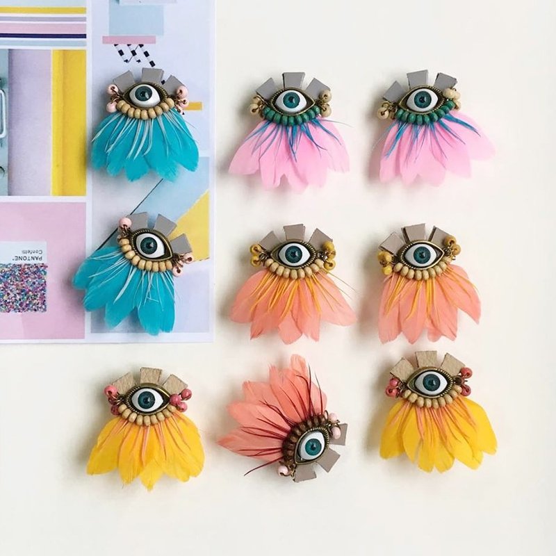 earrings : eye feather Pastel