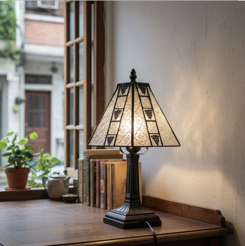 時光迴廊 | 海棠懷舊手工復古鑲嵌玻璃檯燈 - 燈具/燈飾 - 玻璃 銀色