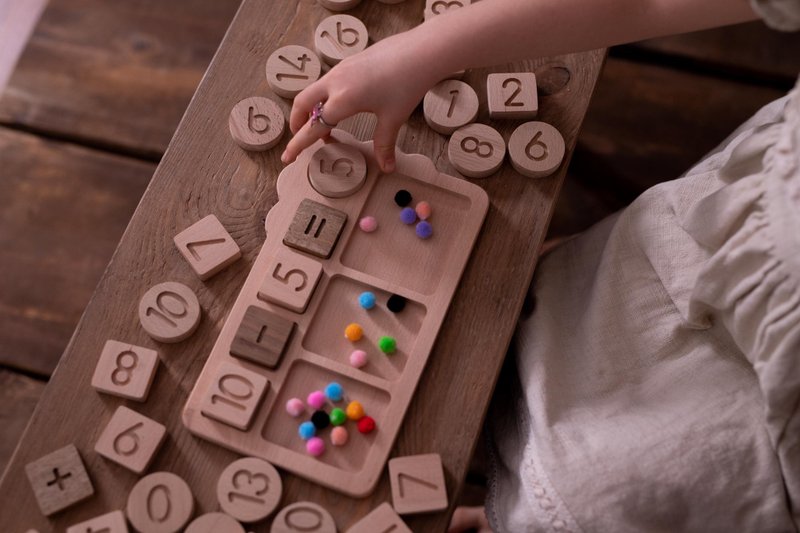 Wooden Find and Plug Math Game Board (47 Pieces), Montessori Toy - 寶寶/兒童玩具/玩偶 - 木頭 咖啡色