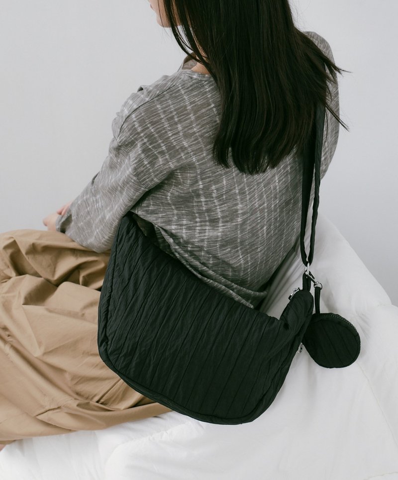 supportingrole簡約慵懶蓬鬆弧線多用斜肩背包 黑 - 側背包/斜背包 - 其他人造纖維 黑色