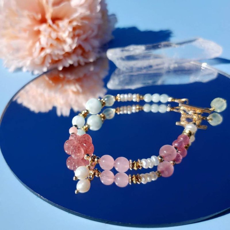 青梅竹馬。草莓晶 淡水珍珠 粉晶 14K包金 水晶礦石設計手鍊 - 手鍊/手環 - 水晶 紅色
