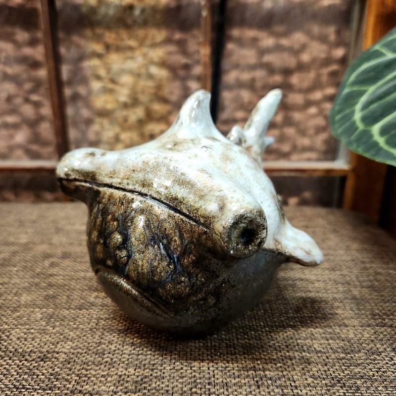 柴燒鯊魚 / 陶偶公仔 / 居家擺件 - 公仔/玩偶 - 陶 金色