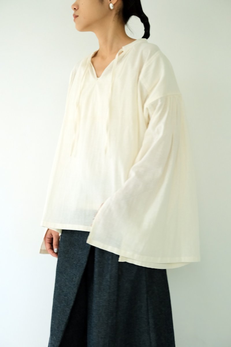 川 衣 WEAR BEING  寬袖散狀領口綁帶上衣  米白 - 女上衣/長袖上衣 - 棉.麻 白色