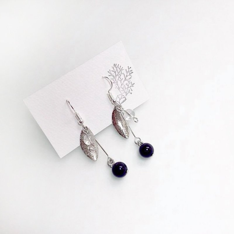 Puputraga's life of the cedar picking / calm charm of the silver leaf earrings /