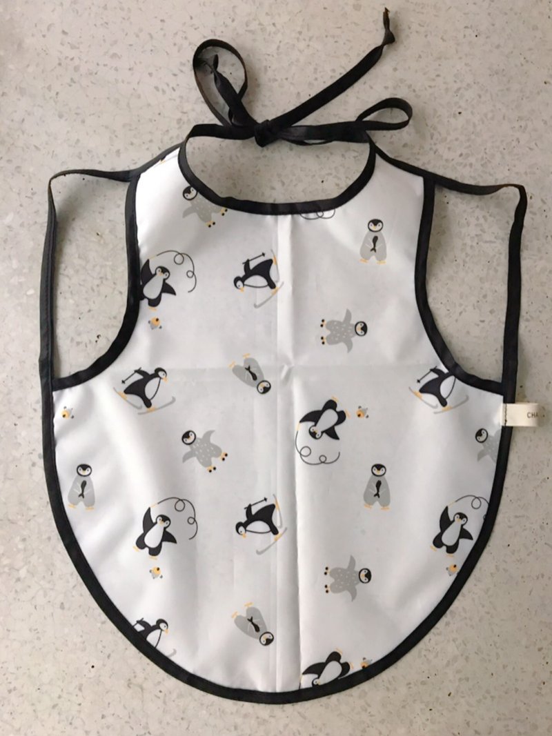 Little penguin loves sports light waterproof half body pocket