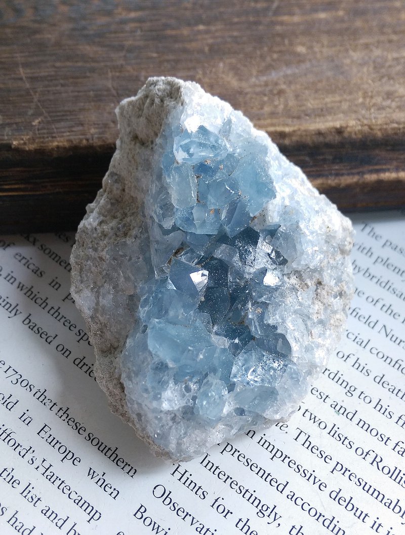 Celestine 馬達加斯加產地 天青石 天然礦石 原礦 - 擺飾/家飾品 - 其他材質