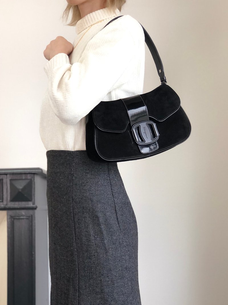 【 日本直送 名牌中古包 】Salvatore Ferragamo ショルダーバッグ ブラック ガンチーニ スウェード ワンショルダーバッグ p6iss8 - 側背包/斜背包 - 真皮 黑色