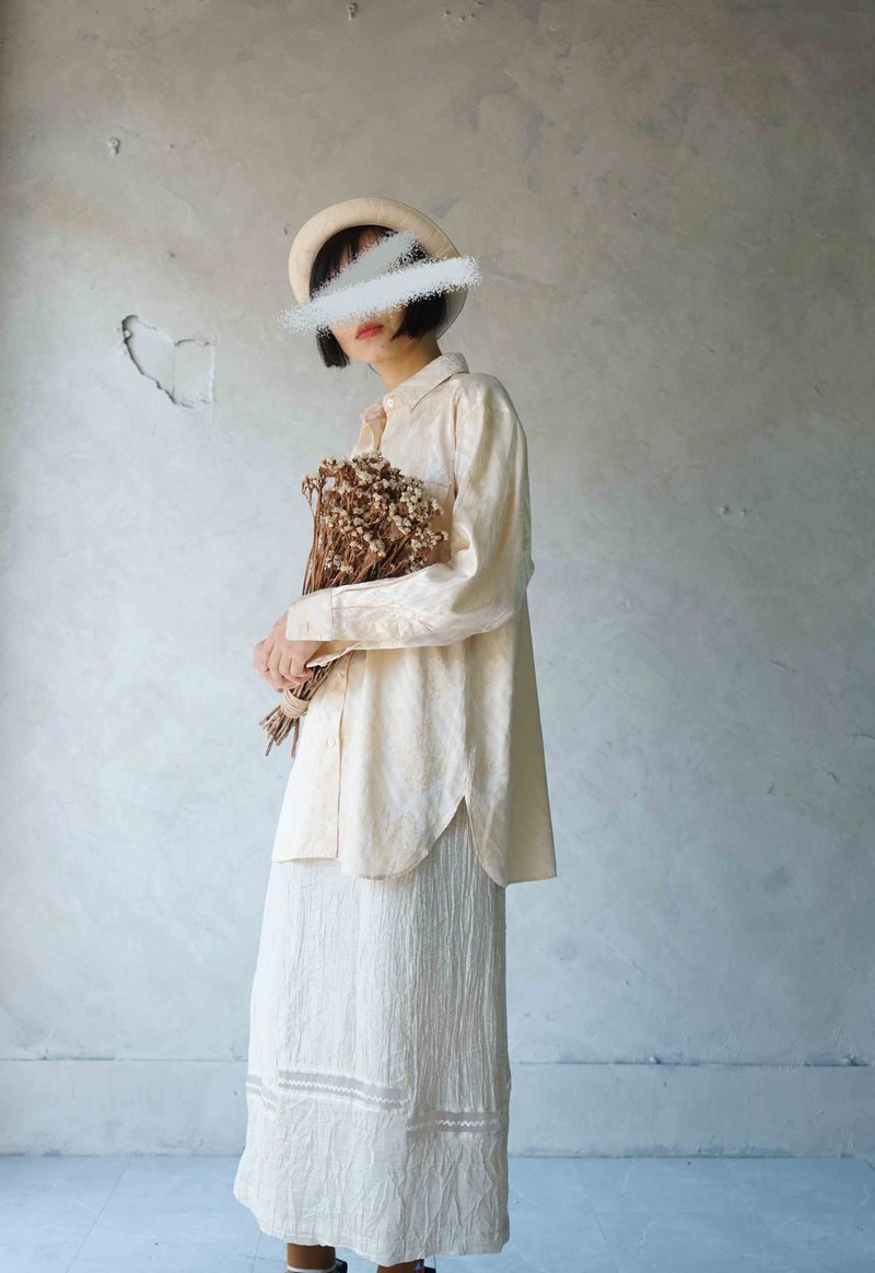 尋寶古著-香檳金古典緹花緞面光澤感復古襯衫 - 女襯衫 - 聚酯纖維 金色