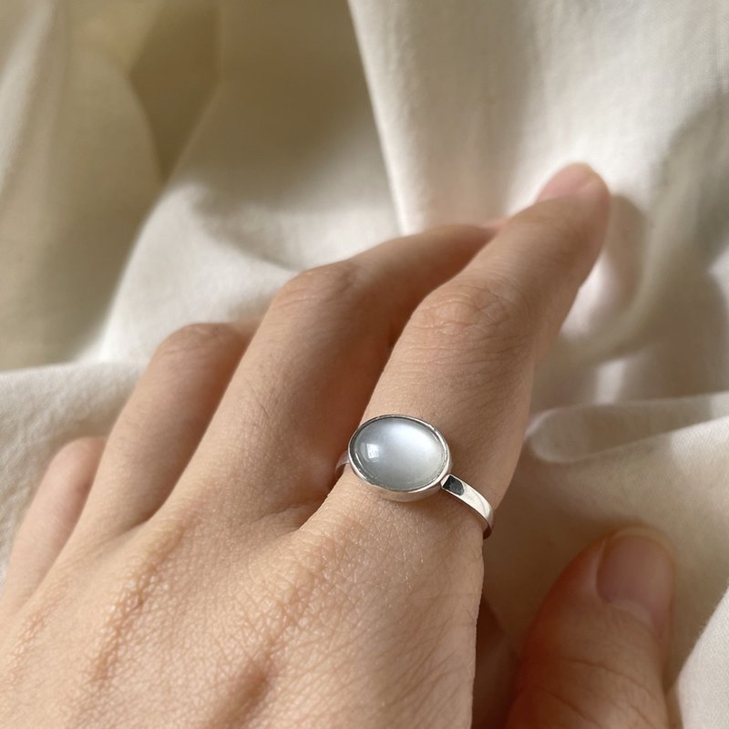 簡約耐看的手工銀戒 - 白色月光石 / 公制圍 9號半 - 戒指 - 純銀 銀色