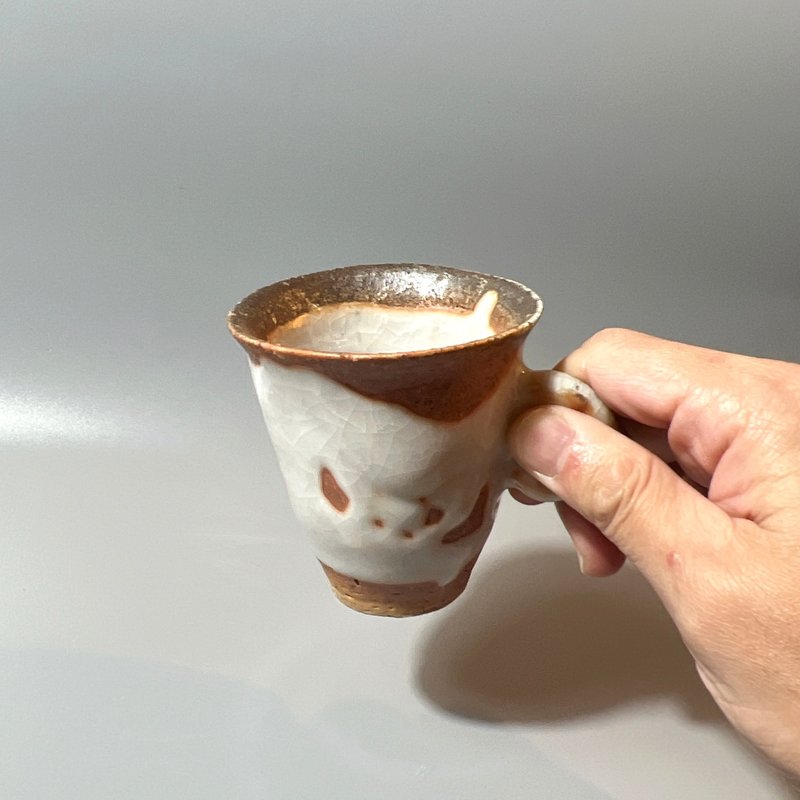 純手捏柴燒志野圓耳茶杯 / 秋意雲彩系列 / 小平凡手作 - 茶壺/茶杯/茶具 - 陶