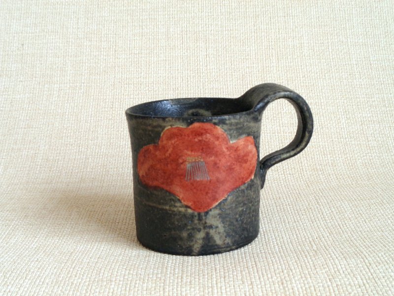 マグカップ 金銀彩紅椿紋g - 咖啡杯/馬克杯 - 陶 黑色