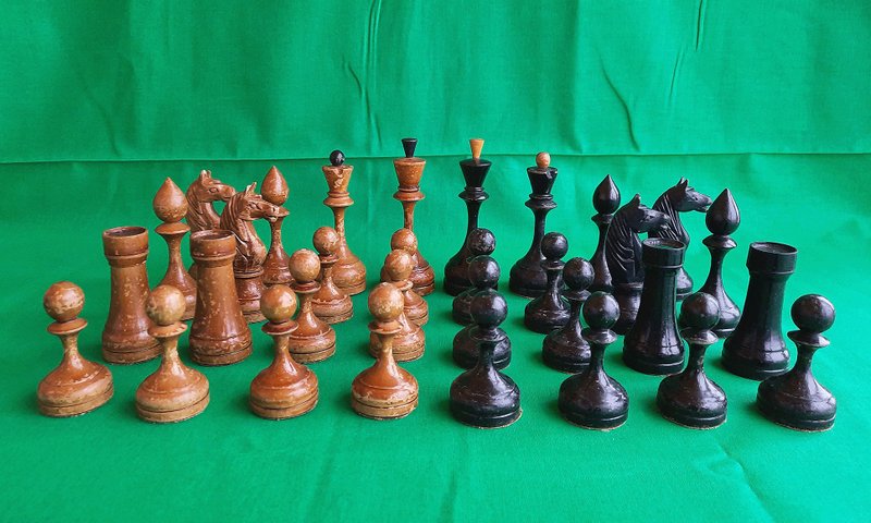 Old weighted wooden Soviet chess set – 1940s-1950s model chess pieces vintage - 桌遊/卡牌 - 木頭