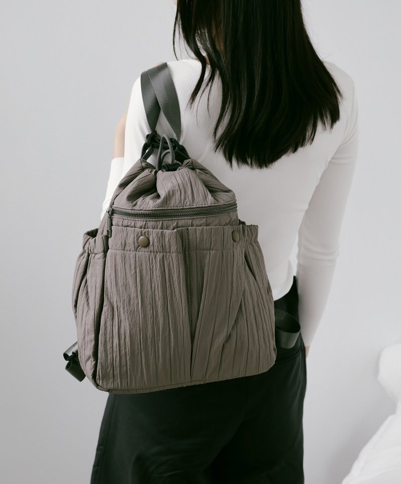 supportingrole 蓬鬆俐落線條斜肩後背手提3用包 灰 - 後背包/背包/書包 - 其他人造纖維 灰色