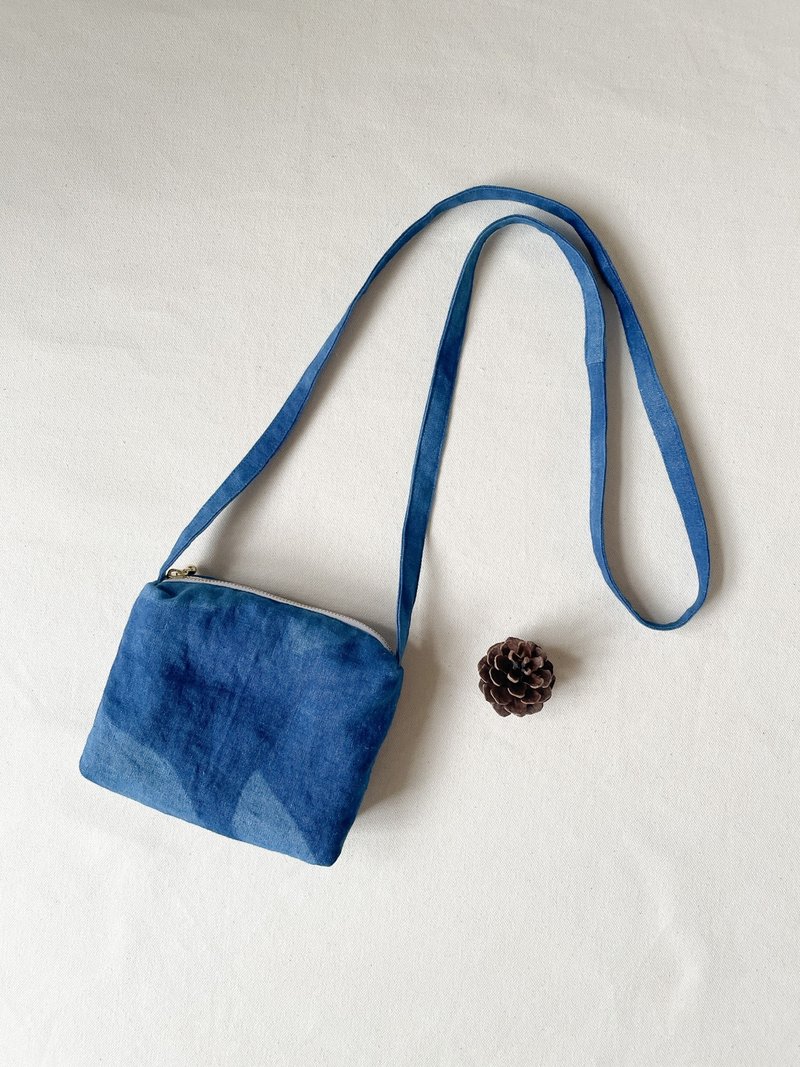 日本製 藍染、板締めしたリネンキャンバス生地の上品なバッグ musette ファスナー付 アップサイクル品 - 手提包/手提袋 - 棉.麻 藍色