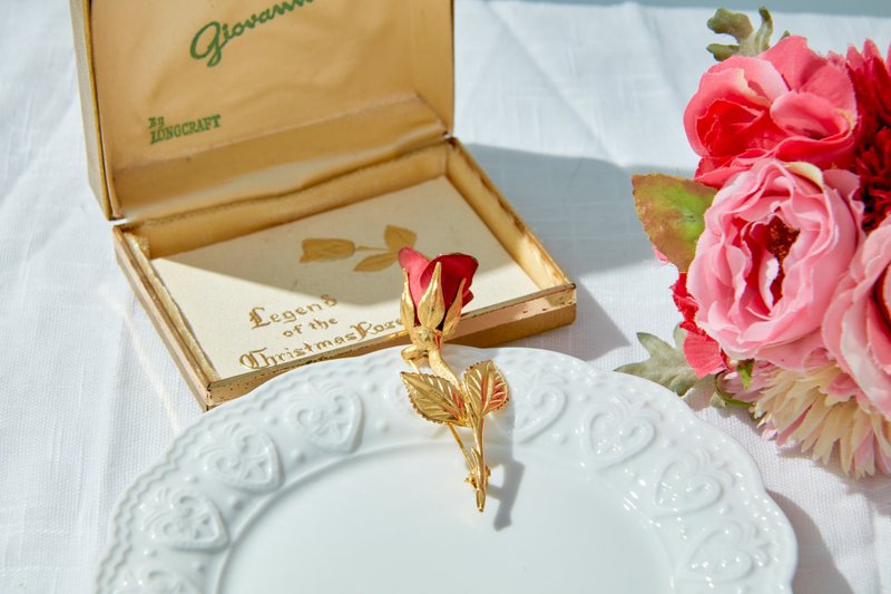 【美國帶回  西洋古董飾品】1980年代Giovanni 古典玫瑰款胸針 - 胸針 - 其他金屬