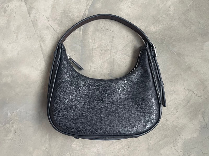 Vulcan HOBO S size 彎月包 黑色 義大利摔紋植鞣牛皮 black 現貨 - 側背包/斜背包 - 真皮 黑色