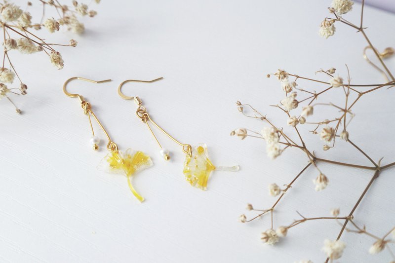 午夜的森林。銀杏先生與珍珠小姐共舞耳墜 - 耳環/耳夾/耳骨夾 - 樹脂 黃色