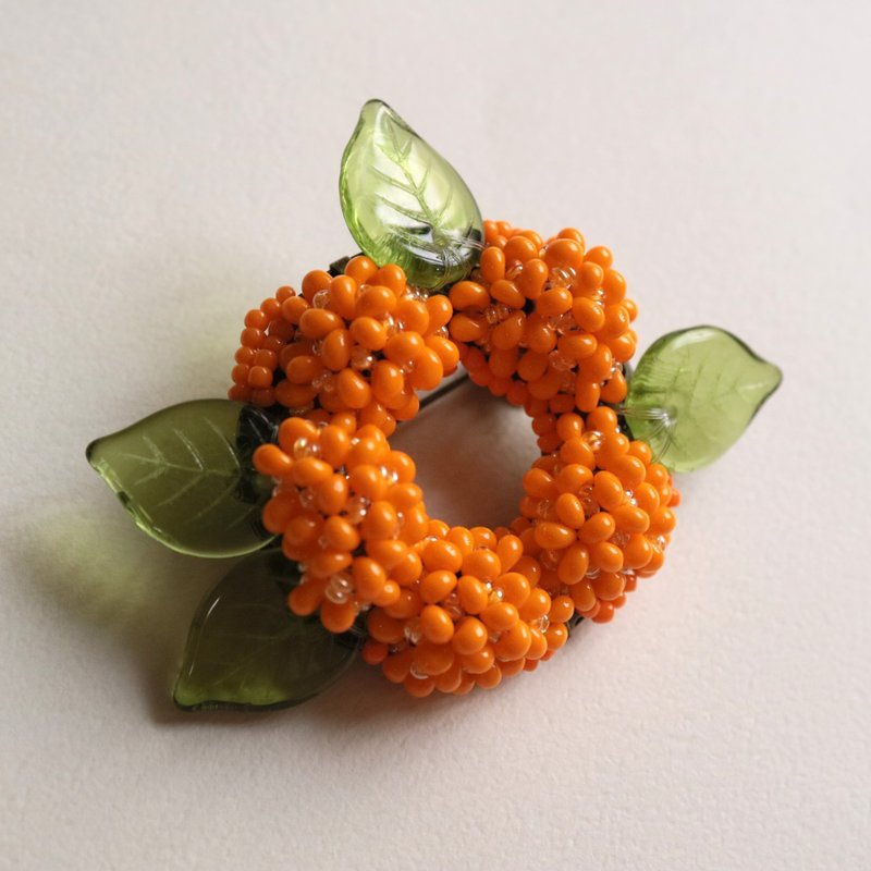 金木犀のブローチ 秋 きんもくせい 花 オレンジ シードビーズ 繊細 - 胸針 - 玻璃 橘色