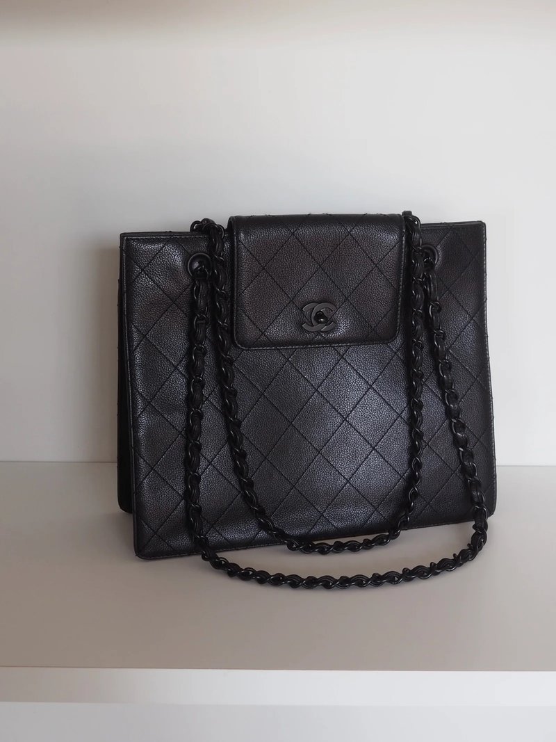 CHANEL Black Caviar Quilted Chain Tote Bag シャネル ブラックキャビア キルティング チェーン バッグ ヴィンテージ - 手提包/手提袋 - 真皮 黑色