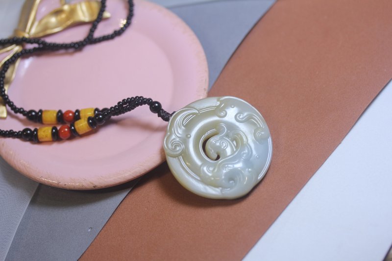 【鳳凰涅槃】天然黃蠟石 吊墜 掛件 仿古項鏈 復古毛衣鏈 - 項鍊 - 玉石 灰色