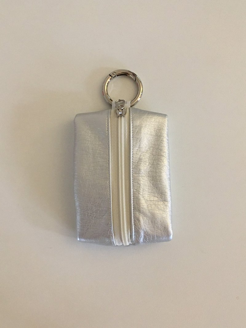 silver mini pouch - 化妝包/收納袋 - 棉.麻 銀色