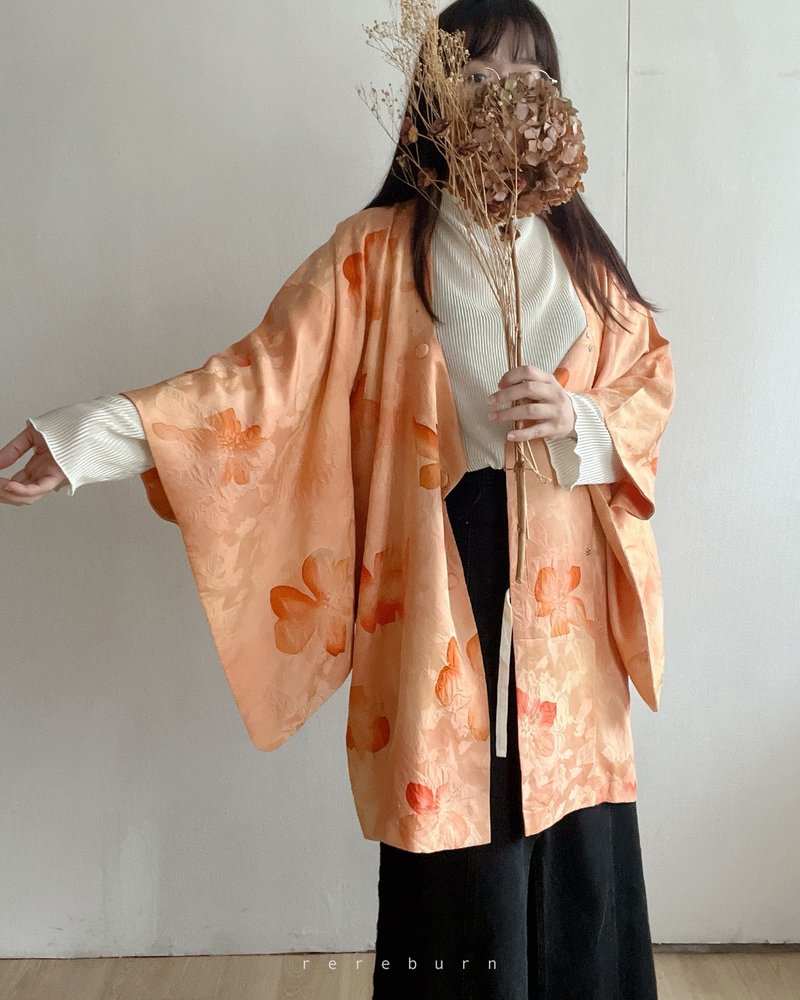 日本製和風花朵印花壓紋薄款橘色古著道行和服外套 - 女大衣/外套 - 聚酯纖維 橘色
