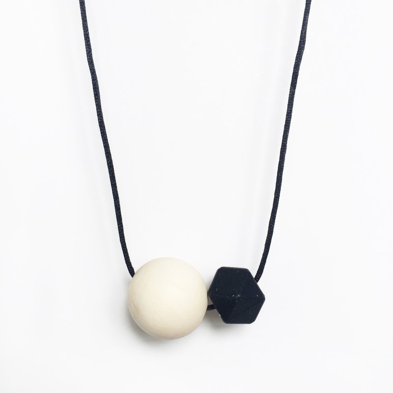 MINIMAL NECKLACE - BLACK