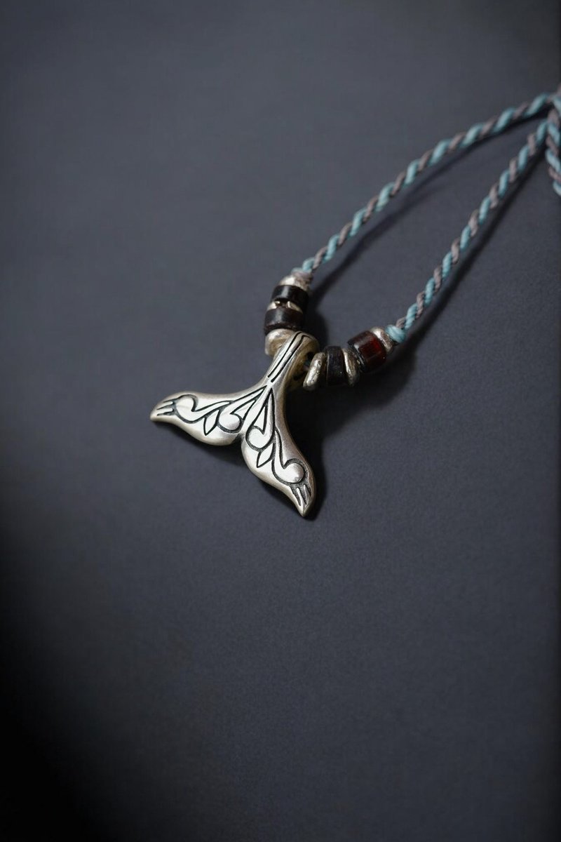 925銀 霧面圖騰 鯨魚尾 蠟線編織項鍊 - 項鍊 - 純銀 銀色
