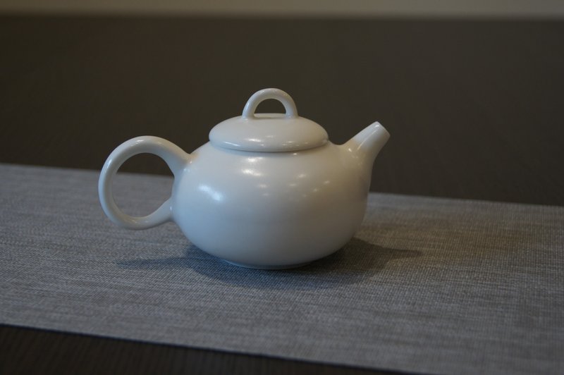 白月系列  月畔-壺 - 茶壺/茶杯/茶具 - 陶 白色