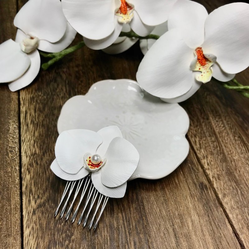 Leather Orchid Comb