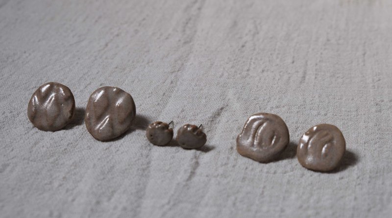 No.01圓圓滾滾麵包系列二號-ying work shop。 - 耳環/耳夾/耳骨夾 - 陶 卡其色