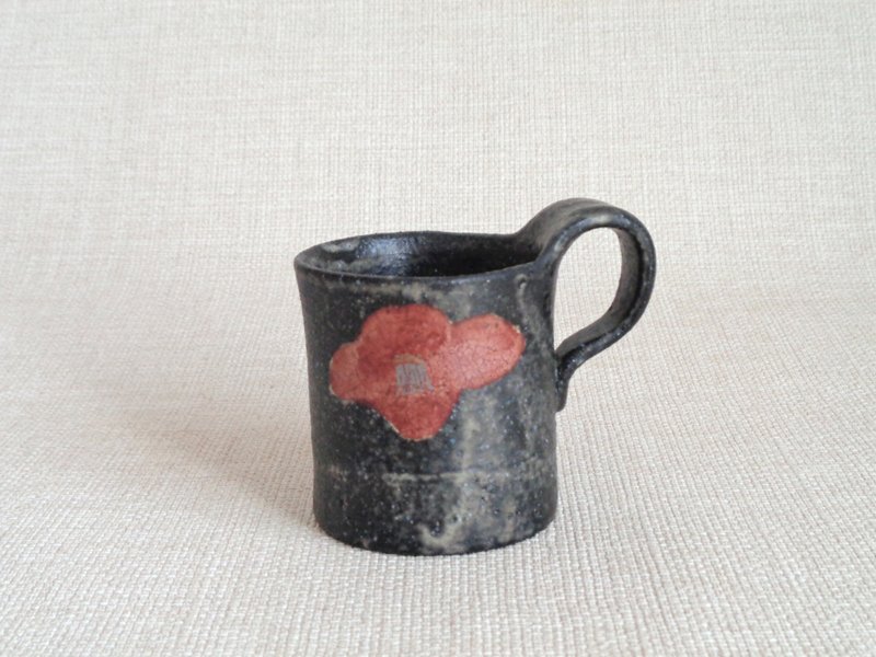 マグカップ 金銀彩紅椿紋a - 咖啡杯/馬克杯 - 陶 黑色