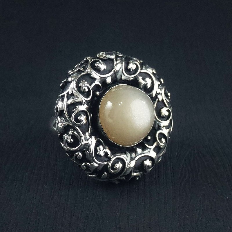 歐風古典唐草紋浮雕戒指 - 香檳灰月光石.S925銀 - 緹坦妮雅系列 - 戒指 - 寶石 卡其色