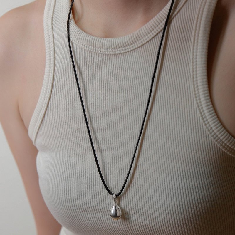 Dewdrop Necklace 露珠純銀項鍊 (配黑繩) 水滴造型純銀墜子設計 - 項鍊 - 純銀 銀色