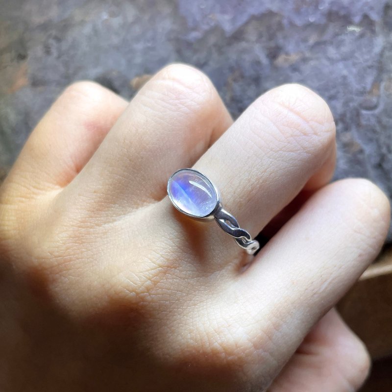 Blue Eye - 手工銀戒 藍光月光石 純銀編織 / 公制圍 11 號 - 戒指 - 純銀 藍色