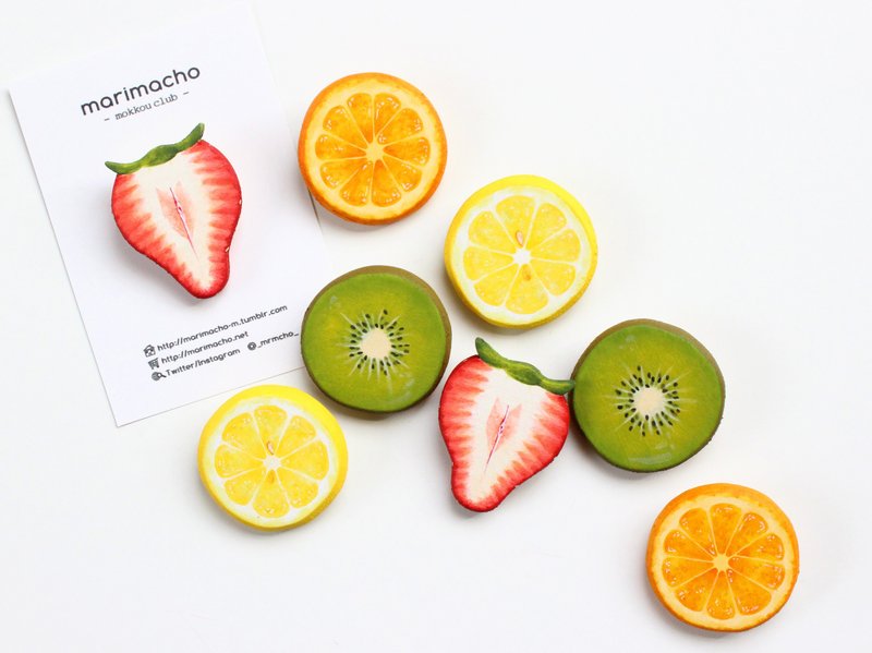 カットフルーツの木製ブローチ - 胸針 - 木頭 紅色