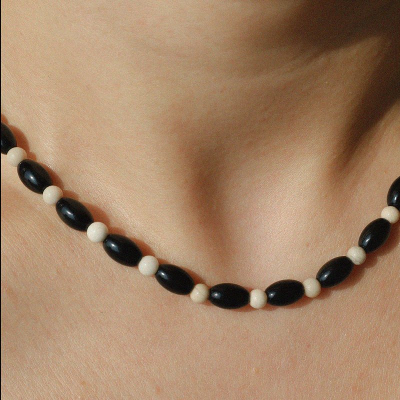 Cinnamon Black & White Necklace - 項鍊 - 半寶石 黑色
