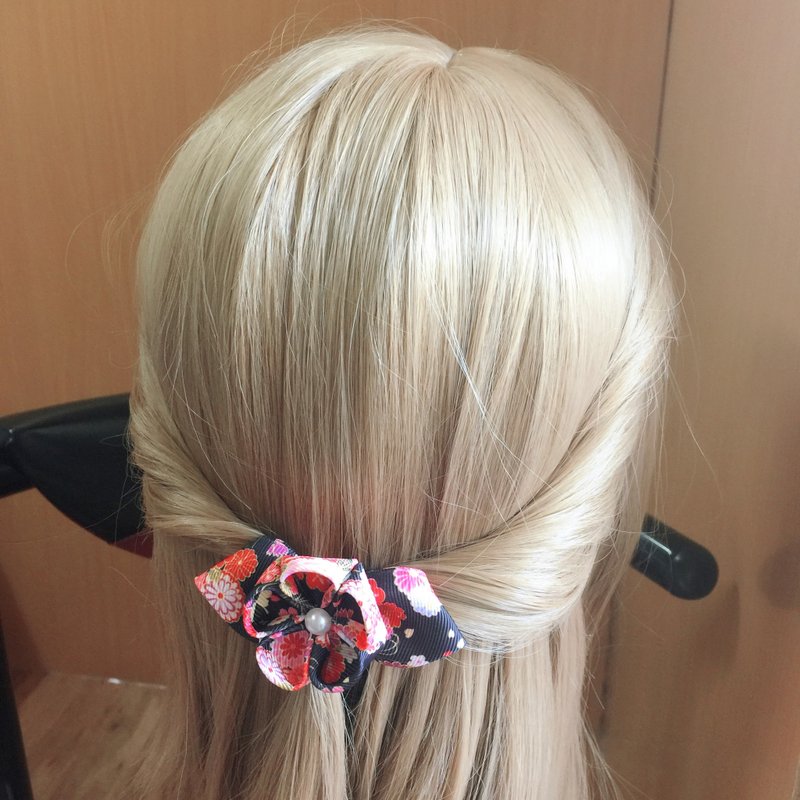 The bonsai small double-layered bow. Hair bundle / hair clip