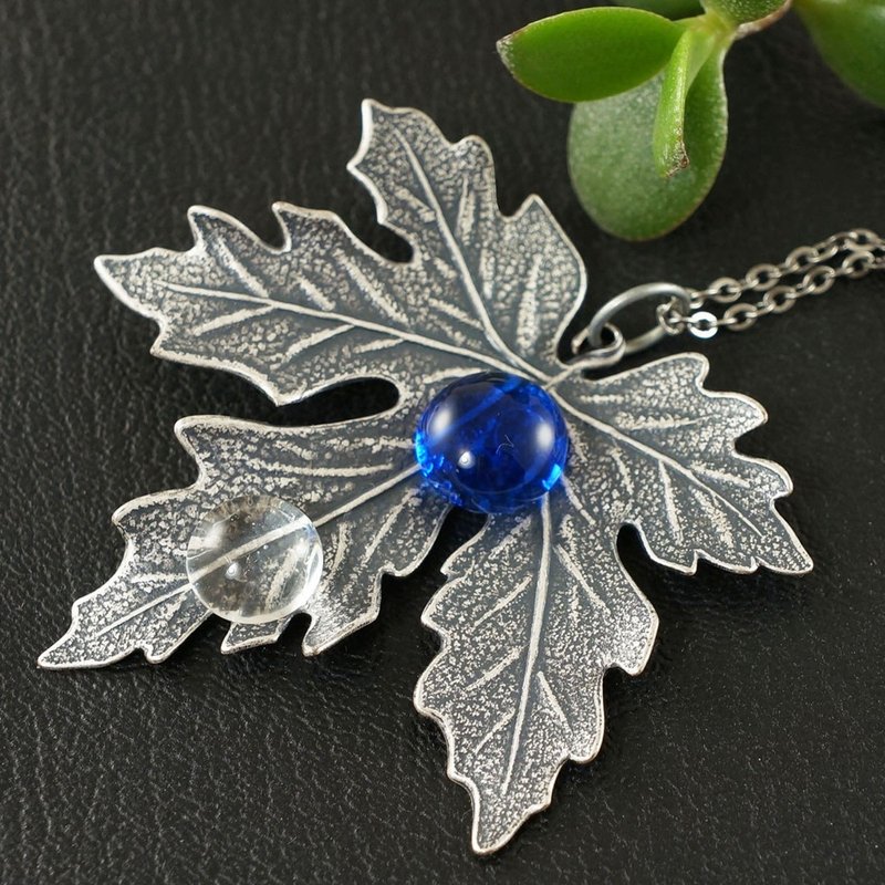 Silver Maple Leaf Ultramarine Blue Glass Forest Pendant Necklace Woman Jewelry - 項鍊 - 其他金屬 藍色