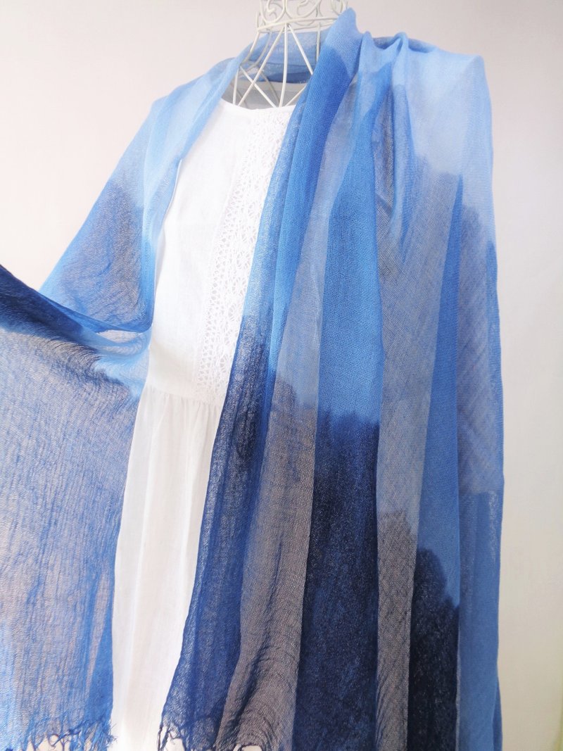 藍染め・蚊帳織り・ふんわり大判・コットン・グラデーション・ロングストール - 圍巾/披肩 - 棉.麻 藍色