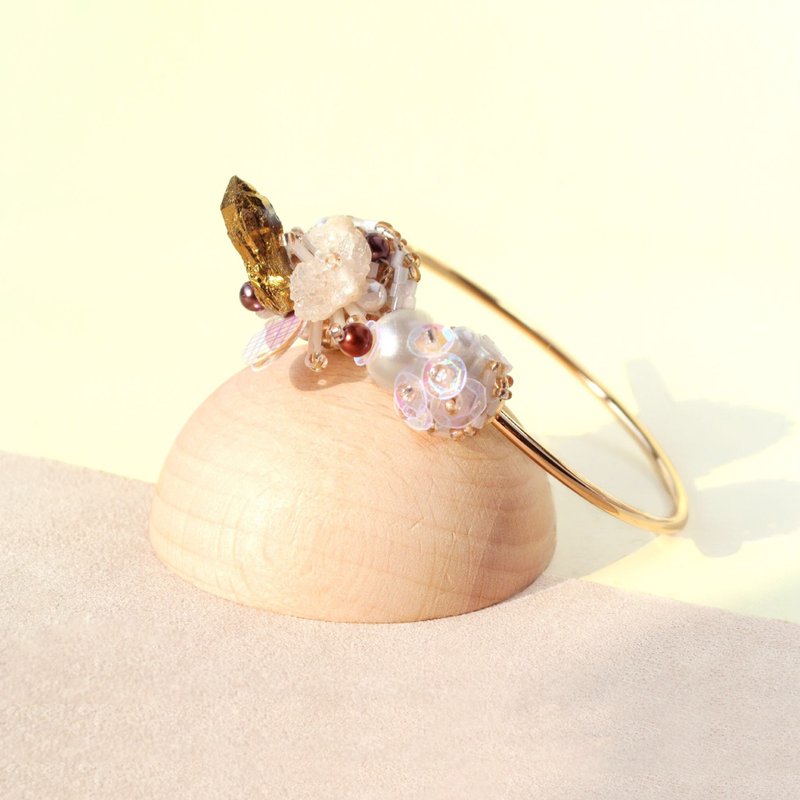 Planet - Gold. Champagne gold with white crystal stone mini double island open bracelet