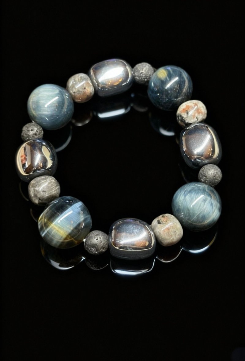 Crystal.EAA 設計款水晶手鏈 灰藍星眸 冷峻秘境 藍虎眼 火山石 - 手鍊/手環 - 玉石 藍色