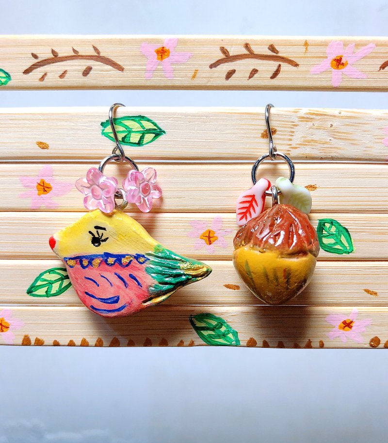 鳥羽松果 手作黏土耳環 手繪捏製 不銹鋼 吊墜款 - 耳環/耳夾/耳骨夾 - 黏土 咖啡色