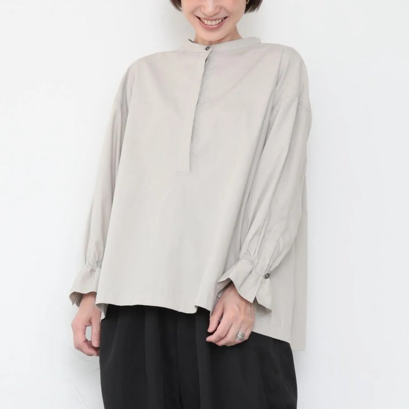 OMAKE.jp 花袖後褶襯衫VerticalShirts 灰白 - 女襯衫 - 棉.麻 灰色