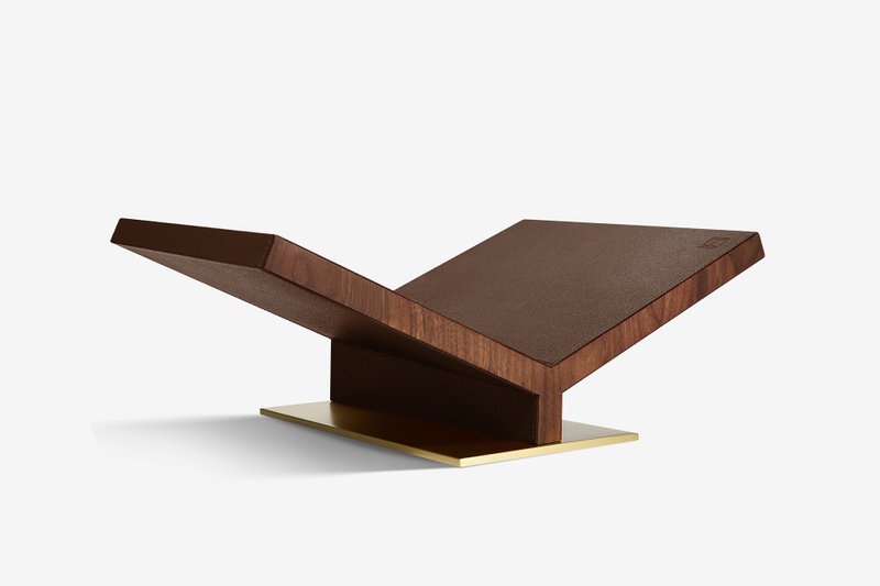 精裝書架Collector Classic Bookstand - Brown Peddled Leather - 書架/書擋 - 其他材質