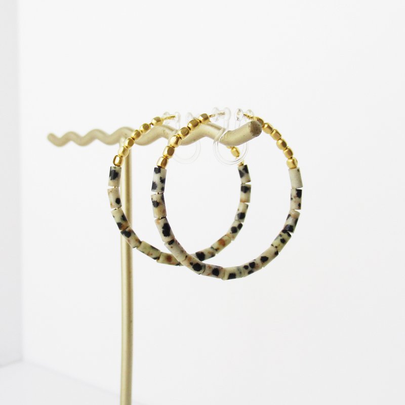 ダルメシアンジャスパーとメタルビーズのノンホールピアス - 耳環/耳夾/耳骨夾 - 石頭 白色