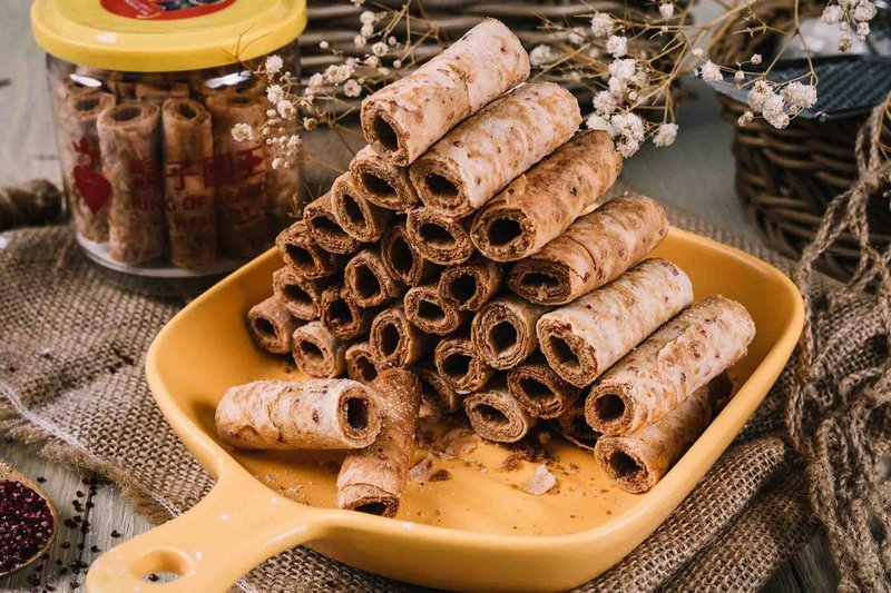 年後出貨【鬍子國王】頂級法國奶油蛋捲-輕巧隨手瓶 台東紅藜 - 零食/點心 - 其他材質 卡其色