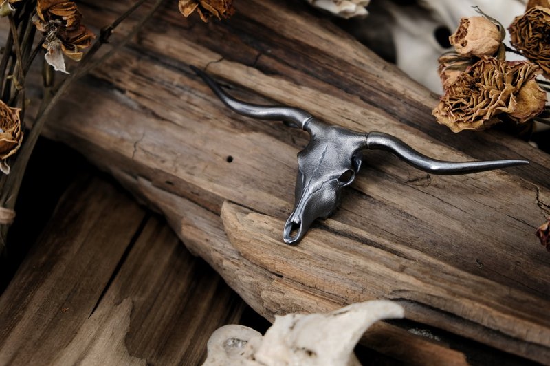 【山骸紀】鳴之徊-德州長角牛頭骨項鍊 - 項鍊 - 銀 銀色