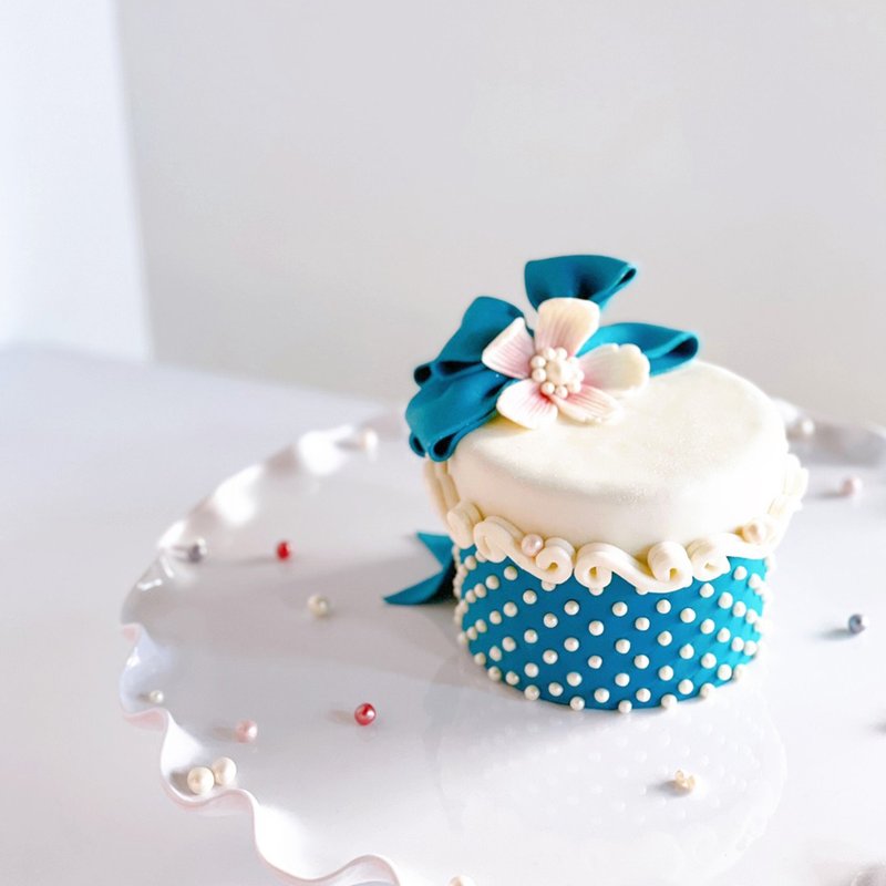 花緞禮物翻糖蛋糕・一人成班・兩個鍋子 - 烘焙/烹飪/料理 - 其他材質