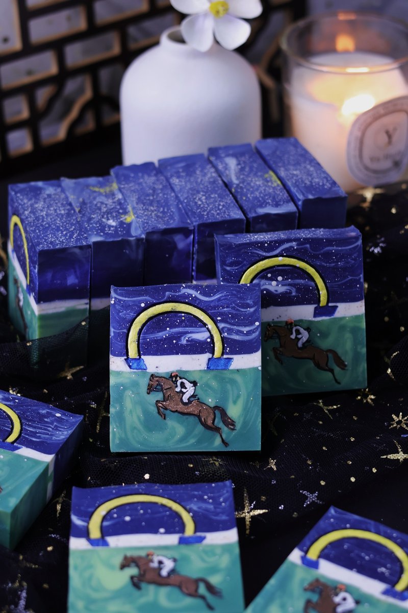 【香港禮物】香港賽馬會馬場手工皂 馬會紀念品—香港手工皂 - 肥皂/手工皂 - 其他材質 藍色